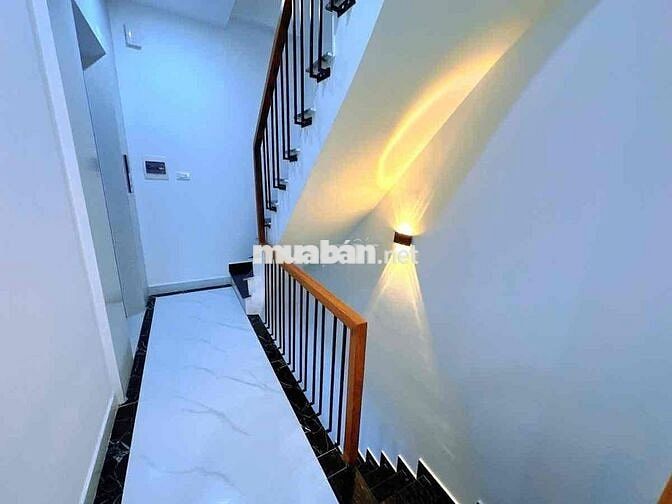 Lô Góc Cầu Giấy 40m2 - 6 Tầng Thang Máy - Gần Phố - Ở Ngay - 11 Tỷ