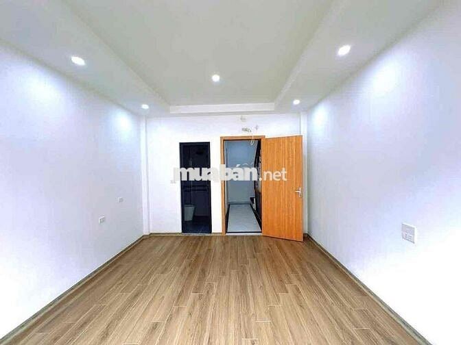 Lô Góc Cầu Giấy 40m2 - 6 Tầng Thang Máy - Gần Phố - Ở Ngay - 11 Tỷ