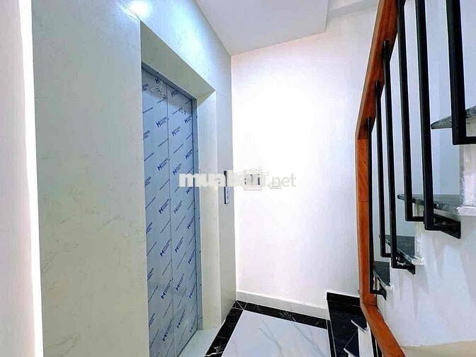 Lô Góc Cầu Giấy 40m2 - 6 Tầng Thang Máy - Gần Phố - Ở Ngay - 11 Tỷ