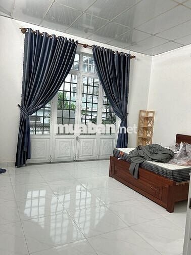 Nhà mới gần chợ , trường học full nội thất