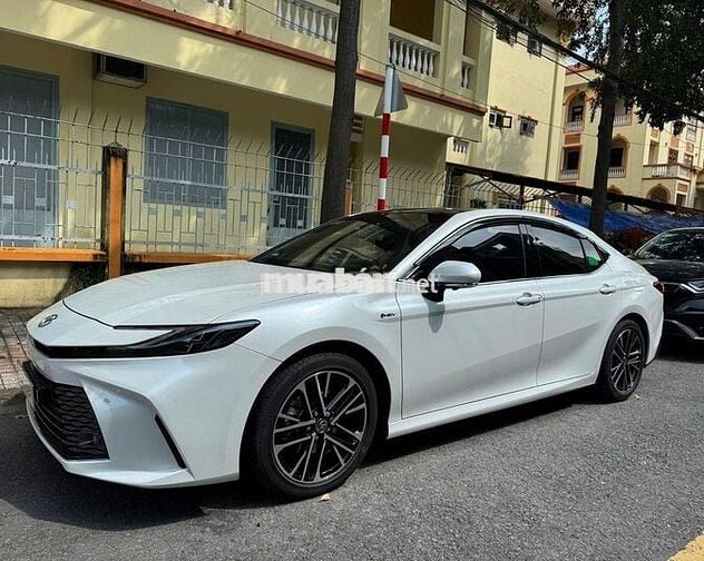 Toyota Camry 2.5 HEV Top 2025 - 7998 km