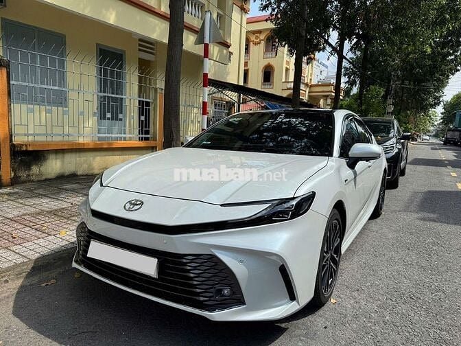 Toyota Camry 2.5 HEV Top 2025 - 7998 km