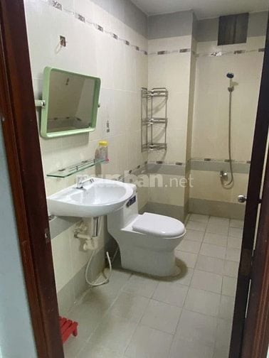 Cần cho thuê phòng, hẻm đối diện Đại học Bách Khoa