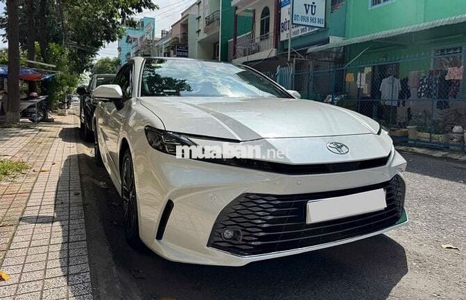 Toyota Camry 2.5 HEV Top 2025 - 7998 km
