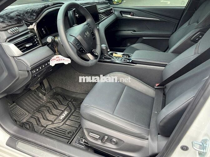 Toyota Camry 2.5 HEV Top 2025 - 7998 km