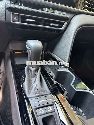 Toyota Camry 2.5 HEV Top 2025 - 7998 km