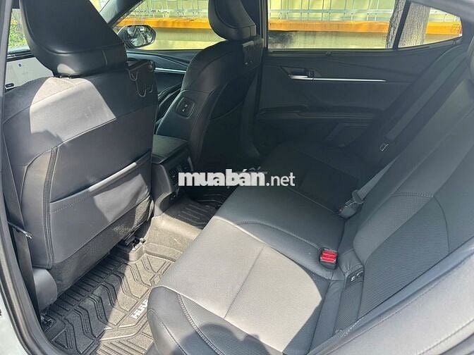 Toyota Camry 2.5 HEV Top 2025 - 7998 km