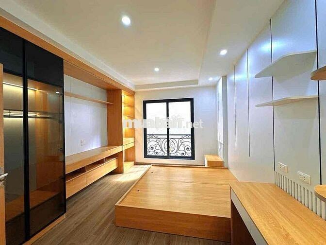 Lô Góc Cầu Giấy 40m2 - 6 Tầng Thang Máy - Gần Phố - Ở Ngay - 11 Tỷ