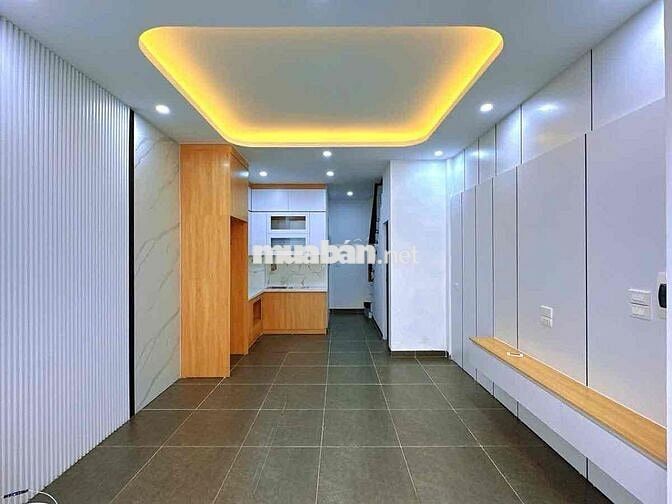 Lô Góc Cầu Giấy 40m2 - 6 Tầng Thang Máy - Gần Phố - Ở Ngay - 11 Tỷ
