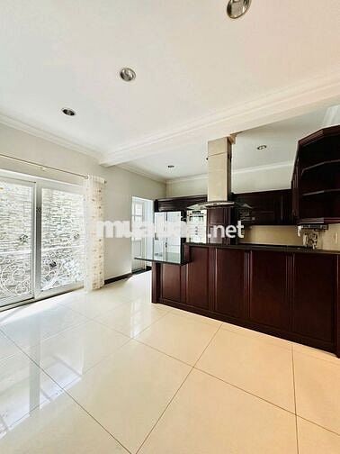 CHO THUÊ NHÀ GÓC 2 MẶT TIỀN ĐƯỜNG HOA PHƯỢNG - XEM NHÀ NGAY.