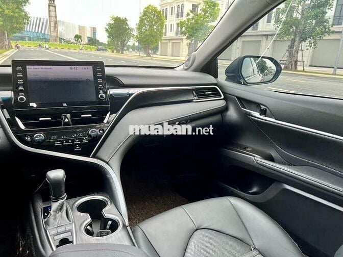 Toyota Camry 2022 2.0Q - siêu lướt 22,000 km.