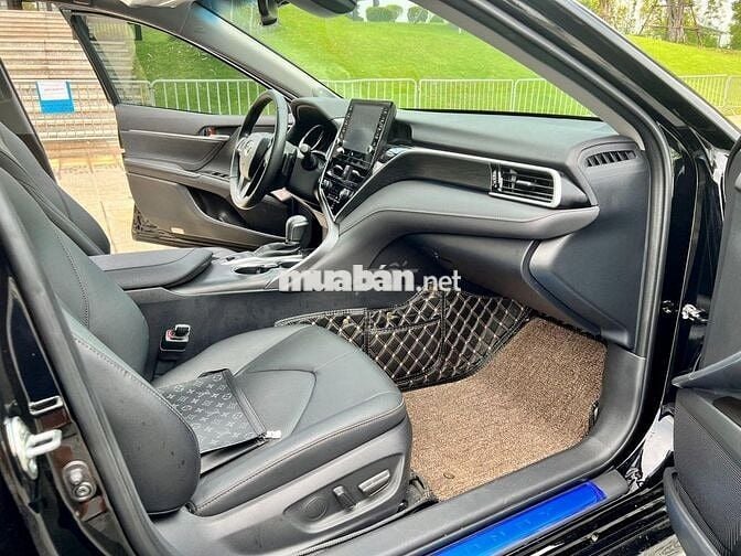 Toyota Camry 2022 2.0Q - siêu lướt 22,000 km.