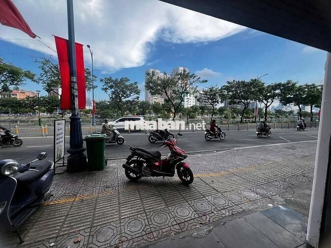 Tòa nhà mặt tiền Bến Vân Đồn; 152m2/sàn; 5 tầng có PCCC chỉ 90tr