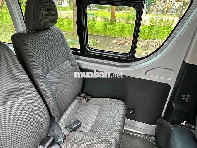 Toyota Hiace 2014 máy dầu - Xe đưa đón chuyên gia