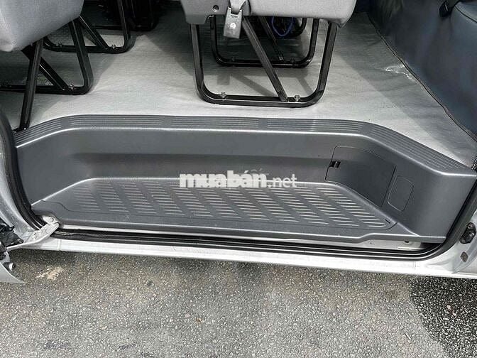 Toyota Hiace 2014 máy dầu - Xe đưa đón chuyên gia