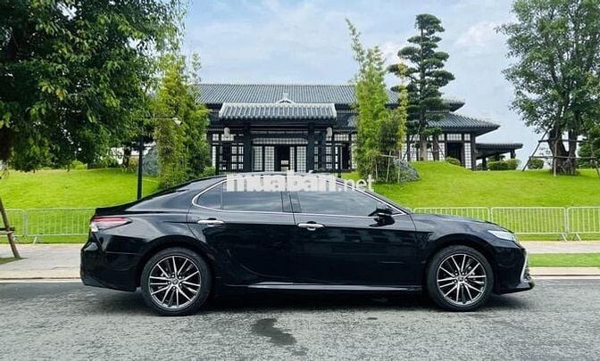 Toyota Camry 2022 2.0Q - siêu lướt 22,000 km.