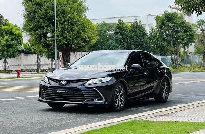 Toyota Camry 2022 2.0Q - siêu lướt 22,000 km.