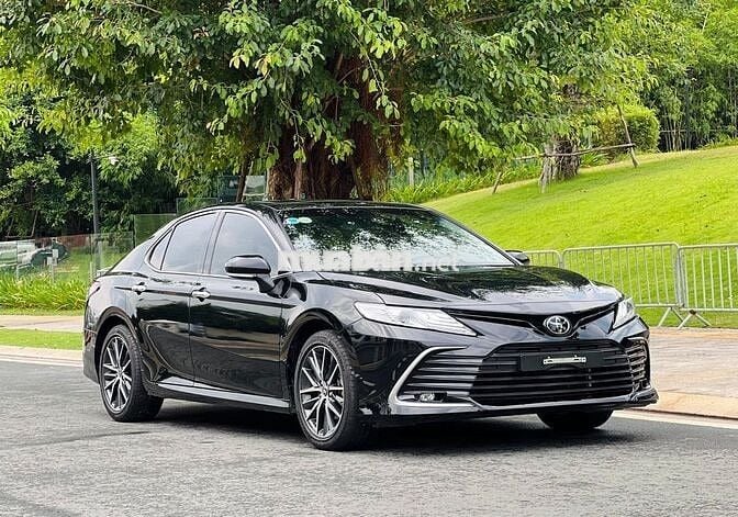 Toyota Camry 2022 2.0Q - siêu lướt 22,000 km.