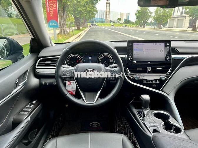 Toyota Camry 2022 2.0Q - siêu lướt 22,000 km.