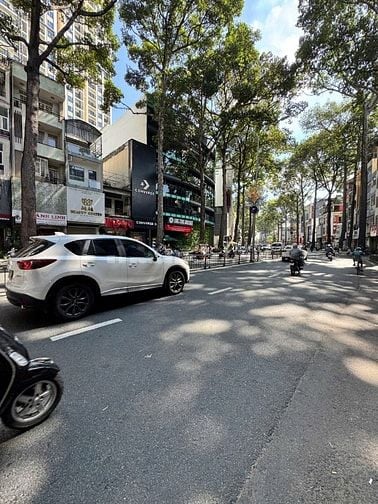 Bán gấp nhà Góc 2 MT đường 3 tháng 2 Q10 DT 4,5 x 32m 135m2 giá 35 tỷ