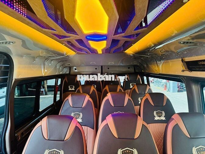 Ford Transit 2023 Tiêu chuẩn