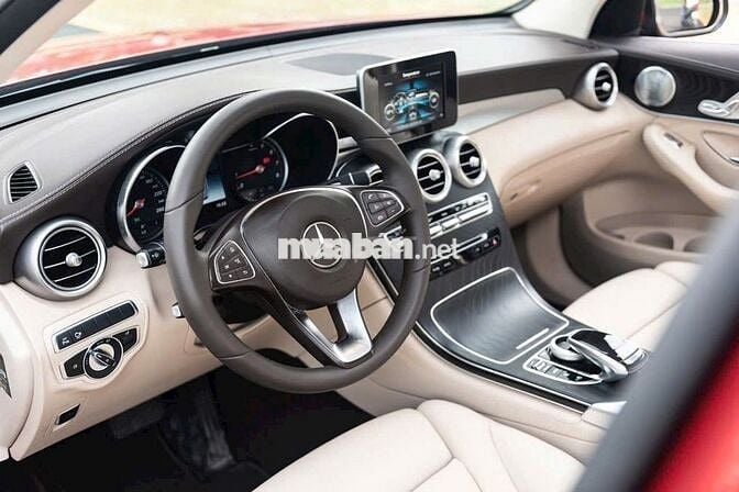 Mercedes Benz GLC300 4Matic 2019 - 68000 km