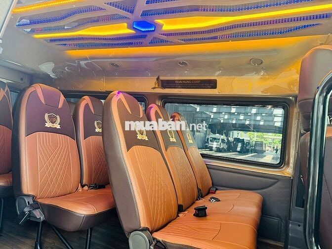 Ford Transit 2023 Tiêu chuẩn