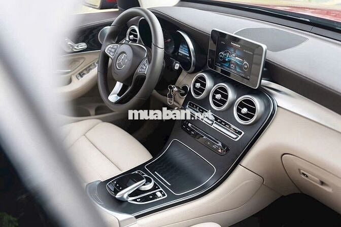 Mercedes Benz GLC300 4Matic 2019 - 68000 km