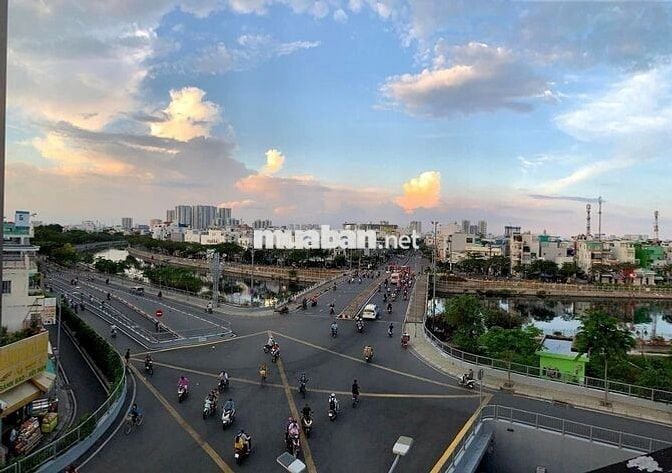 CHO THUÊ góc 2 mặt tiền Nguyễn Văn Luông Phạm Văn Chí Q6 view đẹp