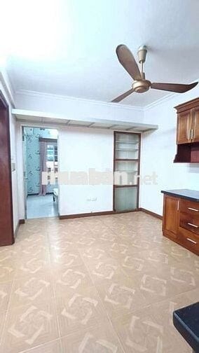 CHO THUÊ CĂN HỘ TẬP THỂ TẦNG 3– LÒ ĐÚC, 70M2 -2 NGỦ - GIÁ 10.5 TRIỆU