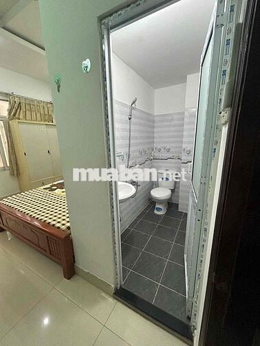 Cho thuê phòng ban công view cực chill giá hạt dẻ ngay ttam Q8 Q5