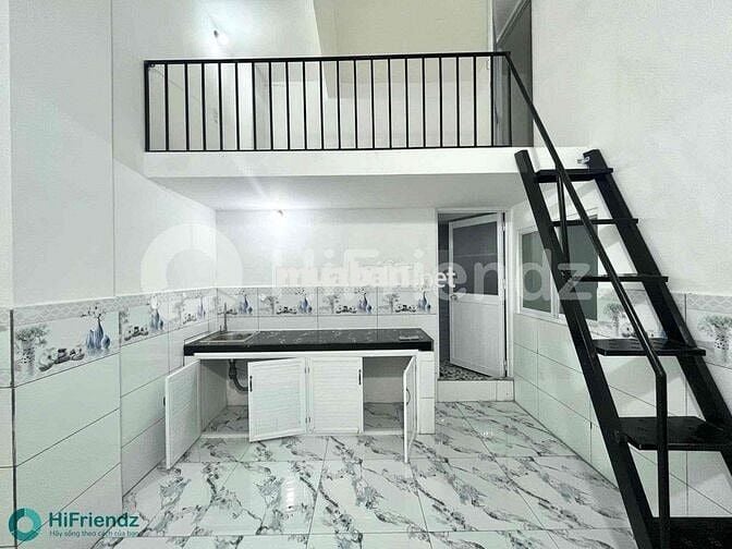 Cho thuê phòng duplex dạng bancol cửa sổ vs studio mặt đường thđ q5