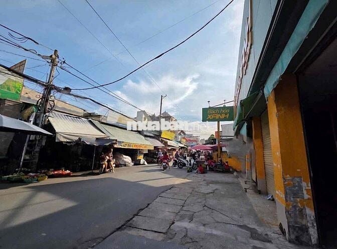 CHO THUÊ MẶT BẰNG - MẶT TIỀN CHỢ  DT: 11m * 25m