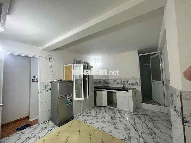 Cho thuê phòng duplex dạng bancol cửa sổ vs studio mặt đường thđ q5