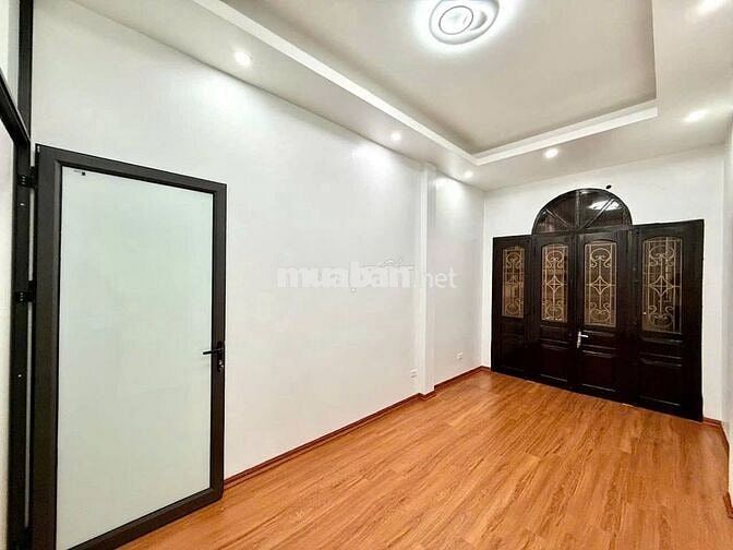 NHÀ VĂN CHƯƠNG - TÔN ĐỨC THẮNG - GẦN HỒ -  RA PHỐ GẦN - VUÔNG ĐẸP