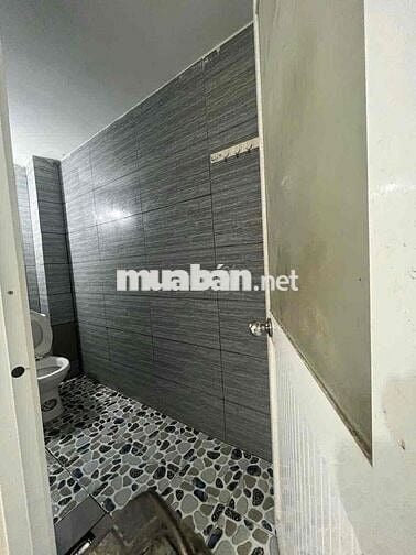 Cho thuê phòng duplex dạng bancol cửa sổ vs studio mặt đường thđ q5