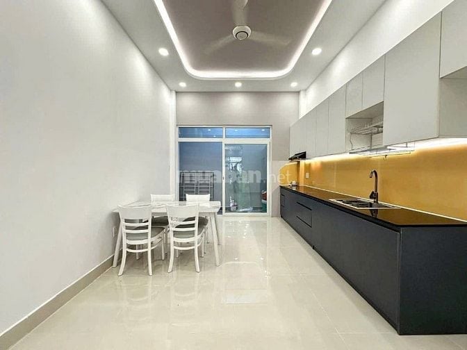Chủ kẹt vốn bán nhà Đường Phạm Văn Chí Quận 6 ,70m2 Giá 2ty780 lh Vân