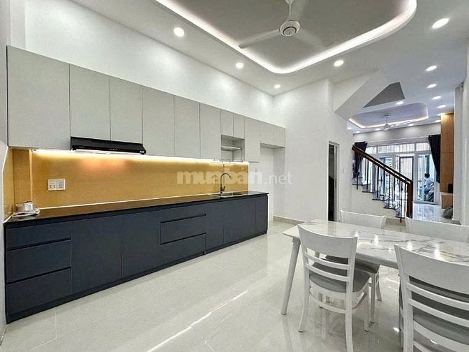 Chủ kẹt vốn bán nhà Đường Phạm Văn Chí Quận 6 ,70m2 Giá 2ty780 lh Vân