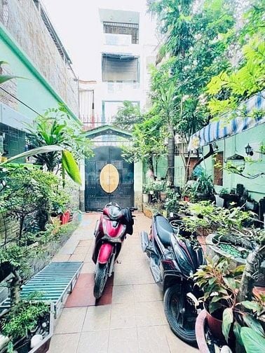 Bán nhà góc 2MT HXH 5.7x25=135m2 1T2L có sân rộng nhà sát đường lớn gi