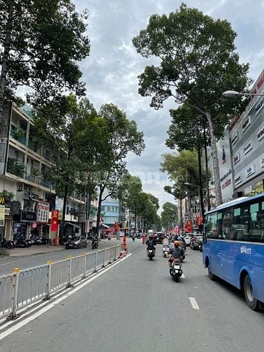 Nhà MT M410 Trần Hưng Q5 (2 chiều). DT 4.2x20.8m, 6 tầng. Giá 33.6 tỷ