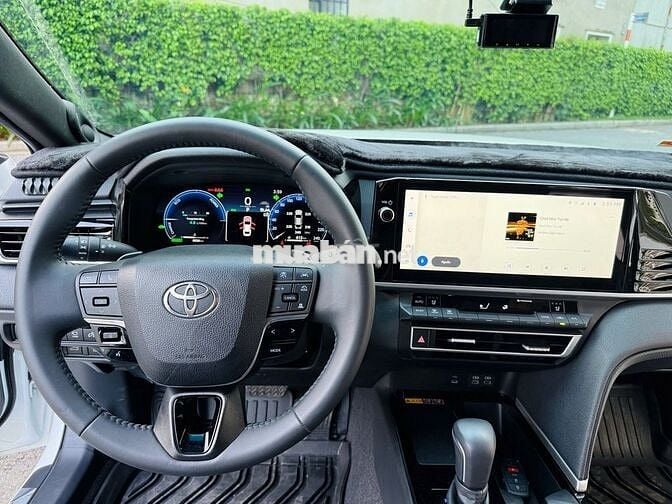 Toyota Camry 2.5 HEV Top 2025 - 8000km