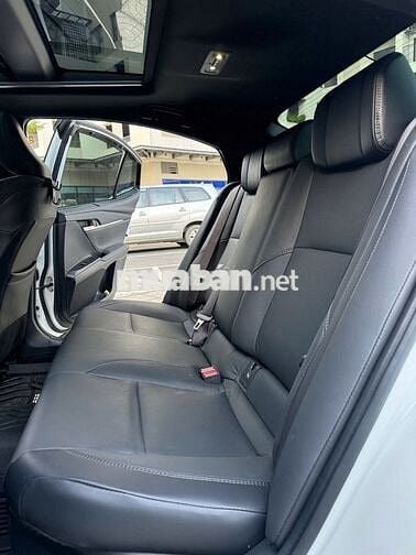 Toyota Camry 2.5 HEV Top 2025 - 8000km