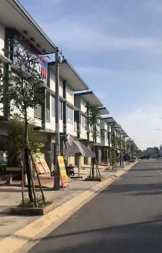 Bán Nhà ( 5x15m), MT đẹp 12m , vành đai 4 , Bến Cát BD., hướng Nam,