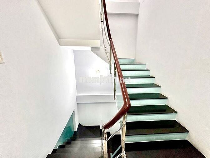 NHÀ NGUYÊN CĂN 1 TRỆT 3 LẦU, 6 PHÒNG NGỦ.