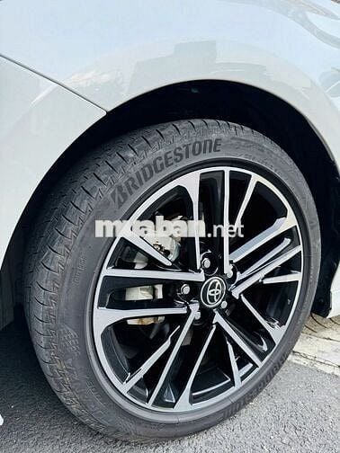 Toyota Camry 2.5 HEV Top 2025 - 8000km