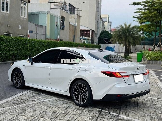 Toyota Camry 2.5 HEV Top 2025 - 8000km