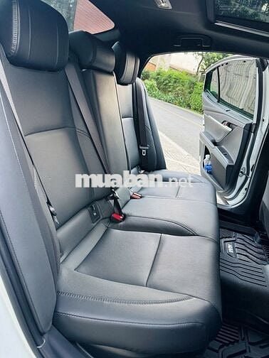 Toyota Camry 2.5 HEV Top 2025 - 8000km