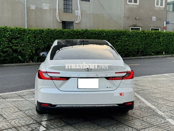Toyota Camry 2.5 HEV Top 2025 - 8000km