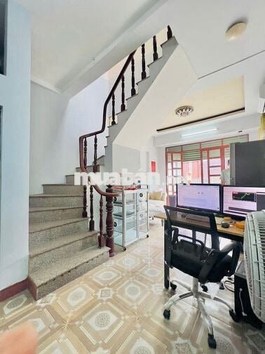 Nhà gần Eaon Tân Phú hẽm 5m dt 32m2 vuông giá 4,1 tỷ thương lượng