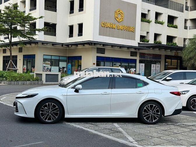 Toyota Camry 2.5 HEV Top 2025 - 8000km